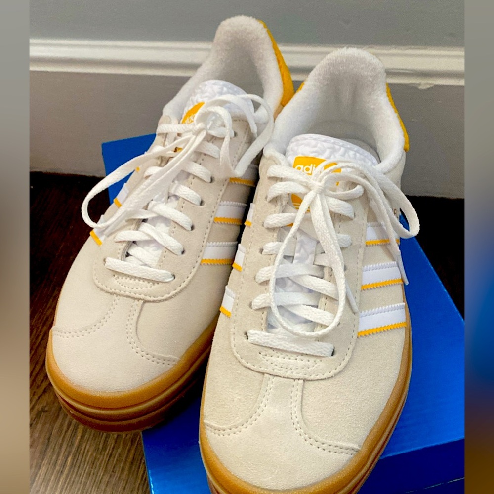Adidas gazelles 7.5